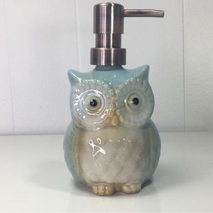 Owl Soap Dispenser Pump NWOT
Ceramic blue and beige natural colors
